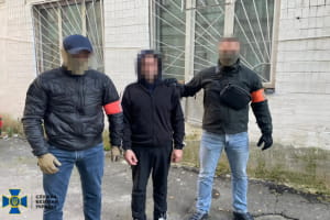 Шукав бази українських військових, аби їх обстріляти, і добивав поранених: СБУ затримала донецького бойовика 