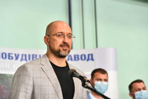 На выплаты вакцинированным от COVID-19 из бюджета выделят большую сумму, чем планировали – Шмыгаль
