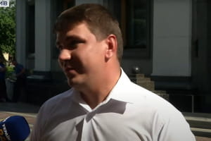 Судмедексперти виявили садна у вигляді смуг на шиї Антона Полякова – ЗМІ