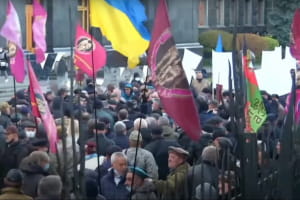 Учасники бойових дій в Афганістані прийшли на акцію до ОП – вимагають збільшити пенсії і повернути пільги