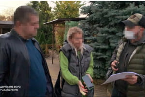 ДБР провело обшуки в осіб зі 