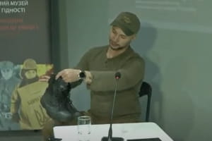 Виталий Маркив передал в Музей Майдана детские рисунки и письма, которые ему присылали в итальянскую тюрьму