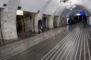 Перший день "червоної" зони в Києві: у мережі опублікували відео, як спорожніло метро