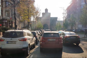 Локдаун спричинив паркувальний колапс у центрі Києва – машини ставили в три ряди (фото)