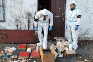 На Полтавщині СБУ виявила нелегальний склад отруйних речовин
