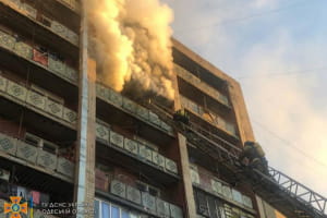 Евакуювали близько 40 осіб: в Одесі горів студентський гуртожиток 
