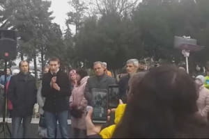 "Вішатимуть на гілляці": у Миколаєві антивакцинатори на мітингу погрожували медикам – це потрапило на відео