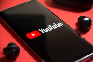 YouTube видалив понад 70 тисяч відеороликів та 9 тисяч каналів, пов'язаних із війною в Україні