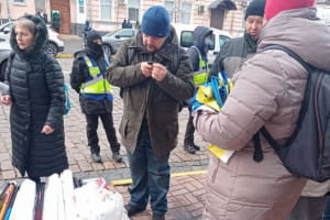 QR-коди з плакатів антивакцинаторів на мітингу в Києві ведуть на сайт кремлівської партії "Єдина Росія"