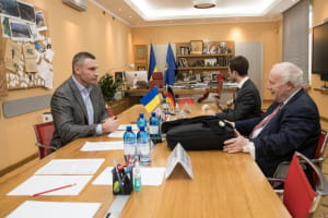 Розділення посад міського голови та голови КМДА – це створення підґрунтя для двовладдя в Києві: Кличко зустрівся з Мільбрадтом