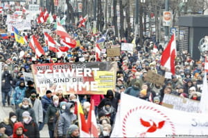 У Європі пройшла низка багатотисячниx мітингів проти обов'язкової вакцинації