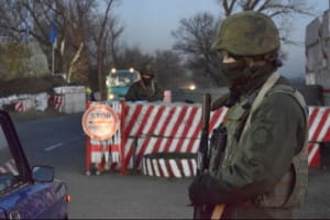 Мужчина на Chevrolet пытался прорваться через блокпост возле Мариуполя – нацгвардейцы открыли огонь