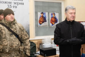 Порошенко передал бойцам 25-й воздушно-десантной бригады в Авдеевке батальонный комплекс видеонаблюдения за врагом
