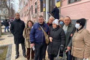 Под Печерским судом проходит митинг в поддержку генерала Павловского
