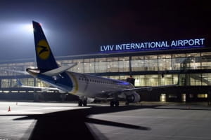 Через складні погодні умови: у Львові масово скасовують та затримують авіарейси