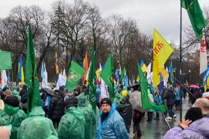 Підприємці біля ВР заблокували частину дороги на вулиці Грушевського

