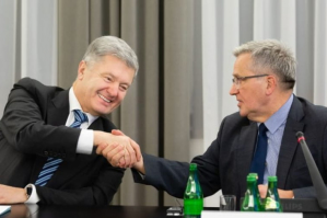 Не бійтеся і не вірте жодному слову: Порошенко у Варшаві розповів про уроки спілкування з Путіним
