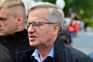 Направлено на раскол украинского общества – экс-президент Польши Коморовский о деле против Порошенко