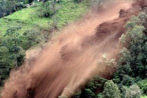 Жертвами зсуву на Шрі-Ланці стали щонайменше 16 людей, понад 300 зникли безвісти