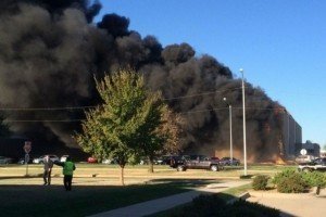 У США літак врізався в будівлю аеропорту, є жертви