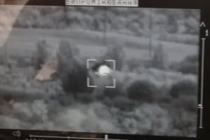 У мережі оприлюднили відео знищення вантажівки окупантів на Донбасі – відео
