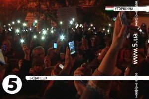 В Угорщині масові протести змусили уряд відкласти плани оподаткування інтернету