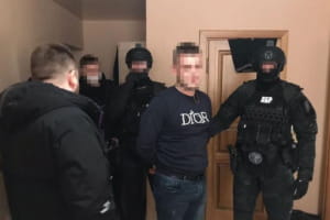 Шукав у мережі й шантажував: кіберполіцейського з Волині схопили на хабарі $1500 від вебкам-моделі