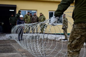 Держприкордонслужба виготовила 2000 бухт колючого дроту для встановлення на кордоні з Білоруссю