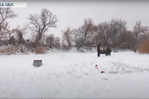 Як надзвичайник, який приїхав у відпустку до батьків, врятував рибалку, що провалився під лід – сюжет