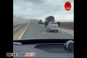 "Вата пылает": в оккупированном Крыму посреди дороги загорелся российский БТР