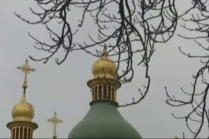 З купола Софійського собору в Києві здуло триметровий хрест – фото