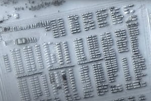З'явилися нові супутникові знімки військової техніки поблизу українських кордонів – Reuters