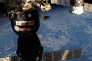 Екіпаж МКС після 6 місяців на орбіті повернувся на Землю