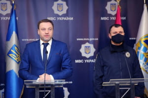 Бутафорська кров і тисячі "тітушок": у МВС відзвітували про запобігання масовим заворушенням