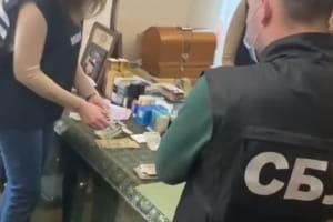 Обшуки в міськраді Садового: СБУ розслідує розкрадання на будівництві сміттєзвалища на Львівщині