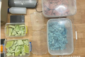 У Дніпрі викрили нарколабораторію із щомісячним обігом у мільйон гривень