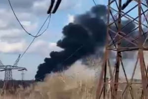 Рятувальники не можуть погасити пожежу на Луганщині: російські окупанти не припиняють обстріли