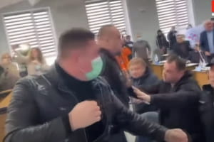 У Рівному під час засідання міськради побилися близько 20 депутатів – відео