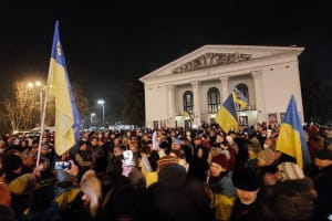 "Хай пам'ятає кремлівська тварина: Донеччина – це Україна": у Маріуполі пройшов мітинг проти російської агресії