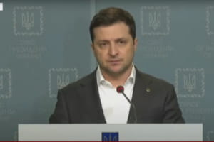 Зеленський закликав усіх стати на захист України і здавати кров для військових – брифінг президента