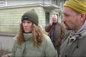 Готівки немає, лунають вибухи: включення про ситуацію в Одесі