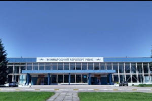 Російські військові завдали ракетного обстрілу по аеропорту 