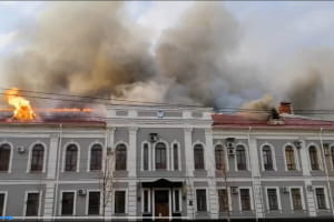 У Чернігові кілька шкіл майже зруйновані внаслідок нічного обстрілу російських загарбників – включення