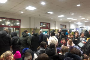 Поляки приїжджають за 700 км, аби допомогти: особистий досвід проходження кордону від журналістки 5.UA