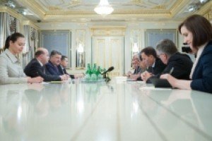 Порошенко зустрівся з послами країн "Великої сімки" та ЄС