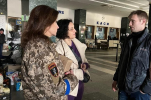 На залізничному вокзалі Києва працює волонтерський центр для допомоги вимушеним переселенцям – Марина Порошенко