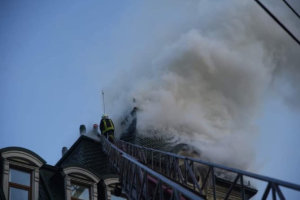 Ворожий безпілотник влучив у будинок у центрі Києва