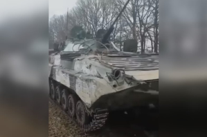 Дякуємо за поповнення: на Чернігівщині окупанти-боягузи кинули  боєздатну бронетехніку та втекли