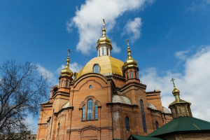 Рашисти захопили храм МПЦ у Маріуполі й ведуть вогонь з його вікон – 