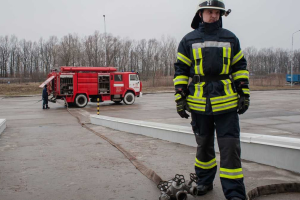 На Гідропарку в Києві виникла масштабна пожежа – відео
